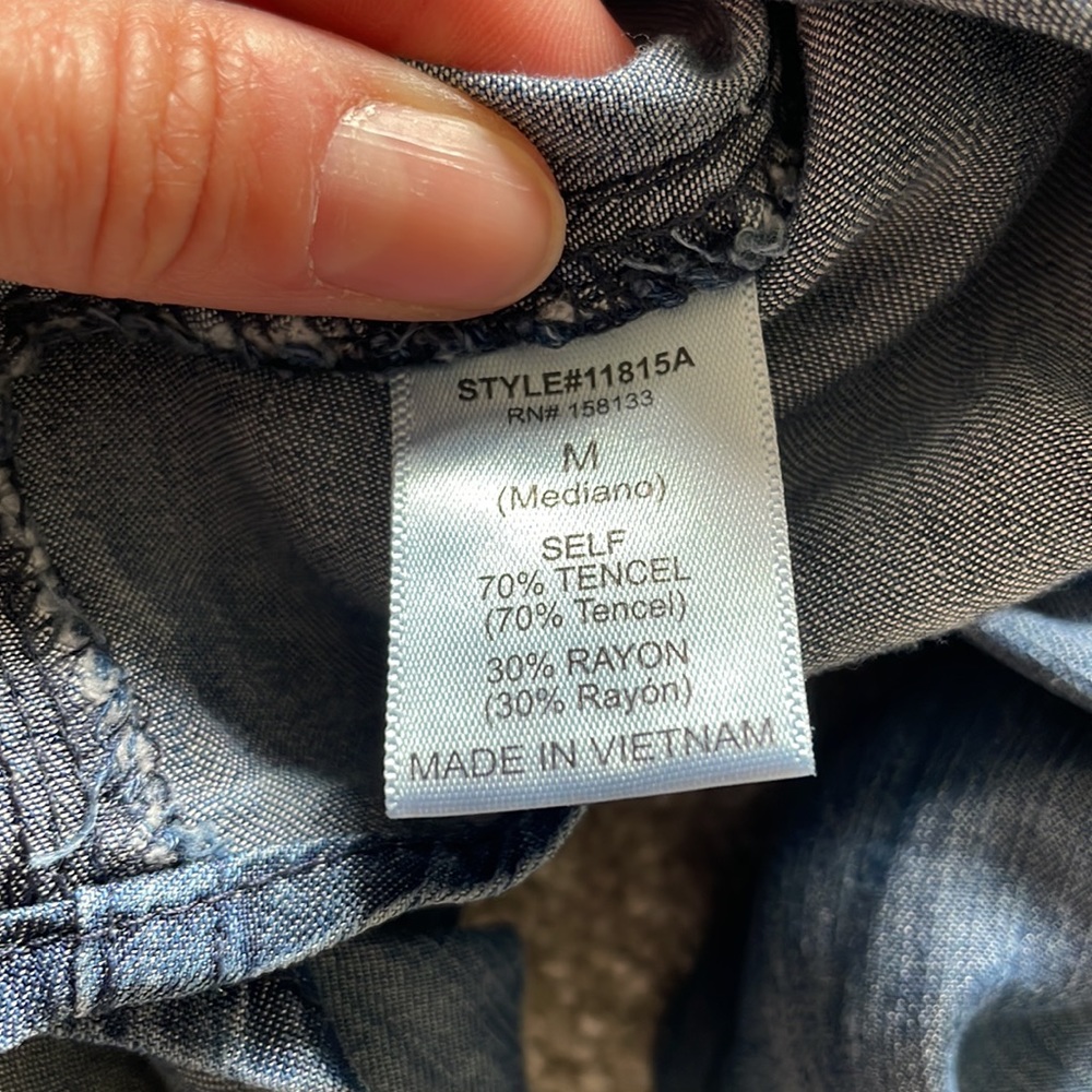 Staccato button down! - Picture 4 of 4